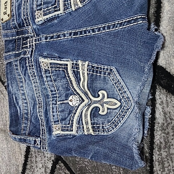 ROCK REVIVAL LUZ EASY FIT EMBROIDERED DENIM JEAN SHORTS - Picture 2 of 12